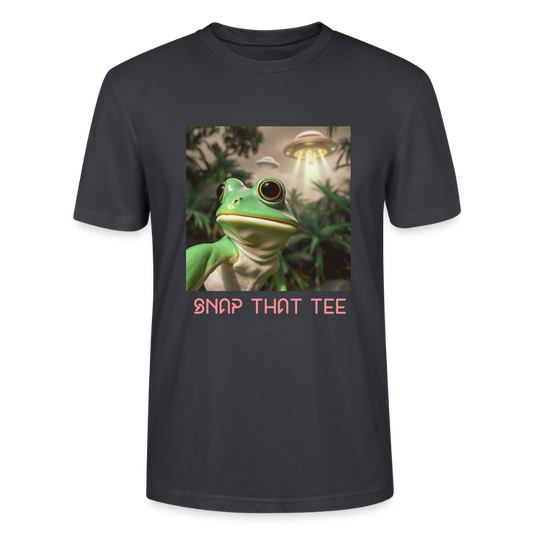 Croak Meets Cosmos - T-shirt bio Unisexe - Snap that tee - bleu gris foncé