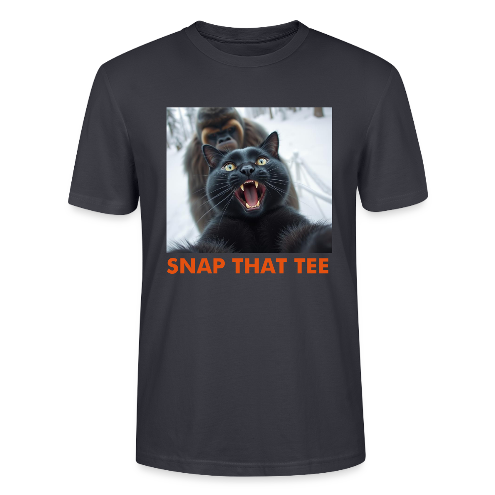 He’s Right Behind Me – Funny Cat Bigfoot Selfie Shirt - bleu gris foncé