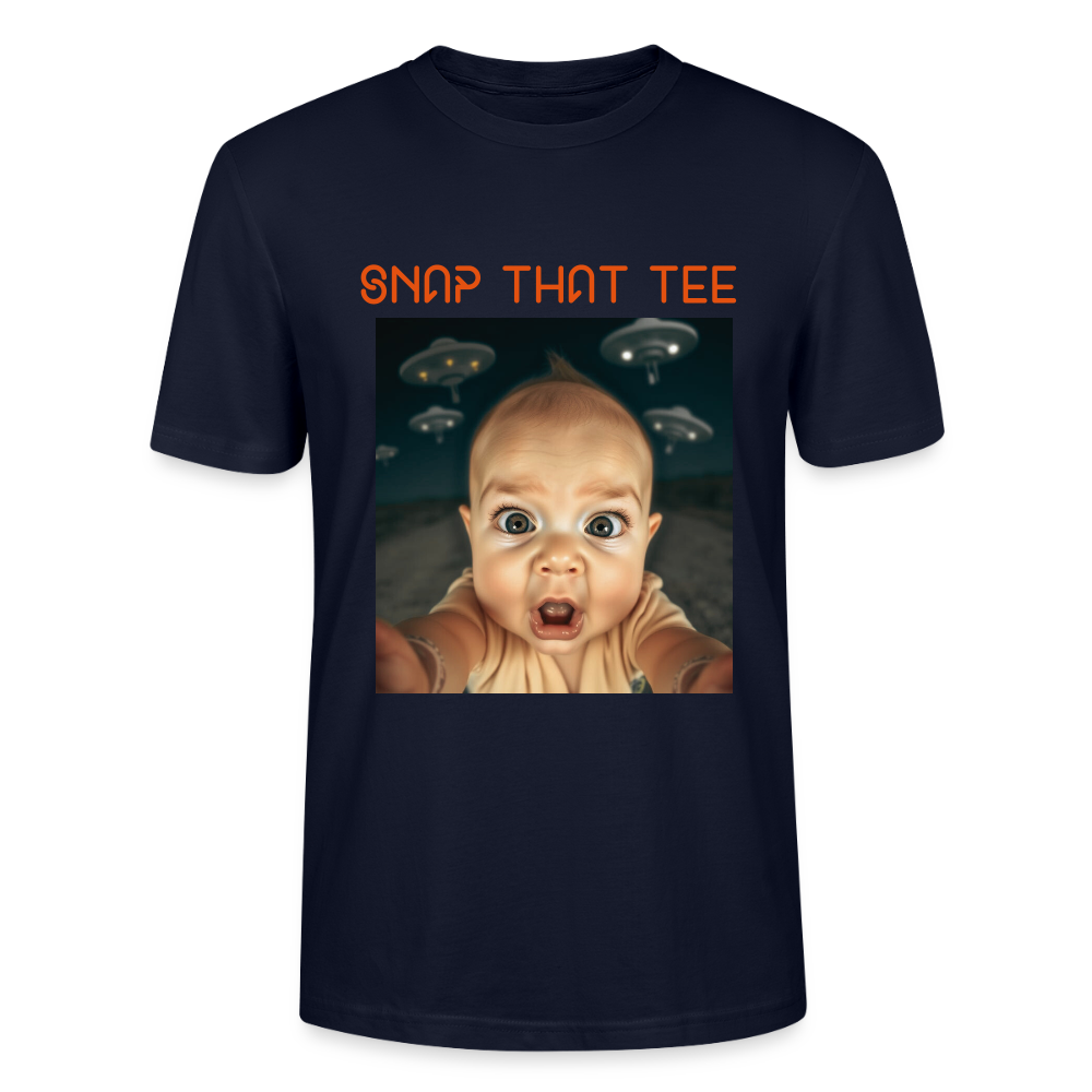 Out Of This Crib - T-shirt bio Unisexe - Snap that tee - marine