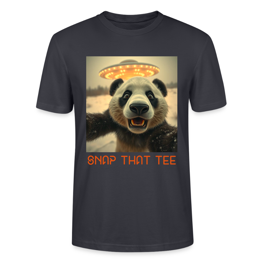 Out Of This Panda - T-shirt bio Unisexe - Snap that tee - bleu gris foncé