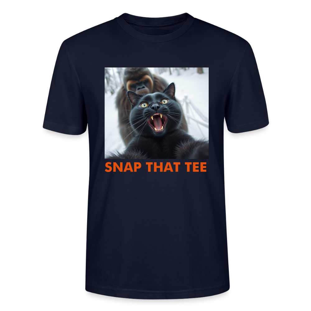 He’s Right Behind Me – Funny Cat Bigfoot Selfie Shirt - marine